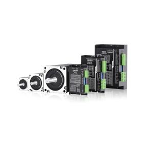 Kit drive 110PLUS com motor de passo NEMA42 2 fases, torque 20Nm, corrente 6,0A, tensão 100-230VAC, ângulo de passo 1,8°, flange 110mm, eixo 19mm, proteção IP54 e porta USB